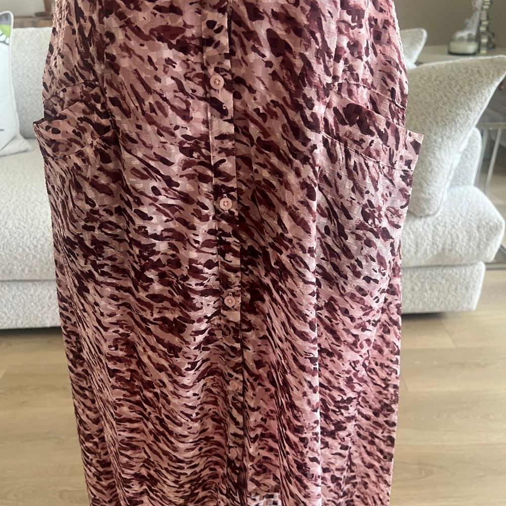 Simply Vera Vera Wang Pink Animal Print Midi Dress - size medium. M - Picture 7 of 9